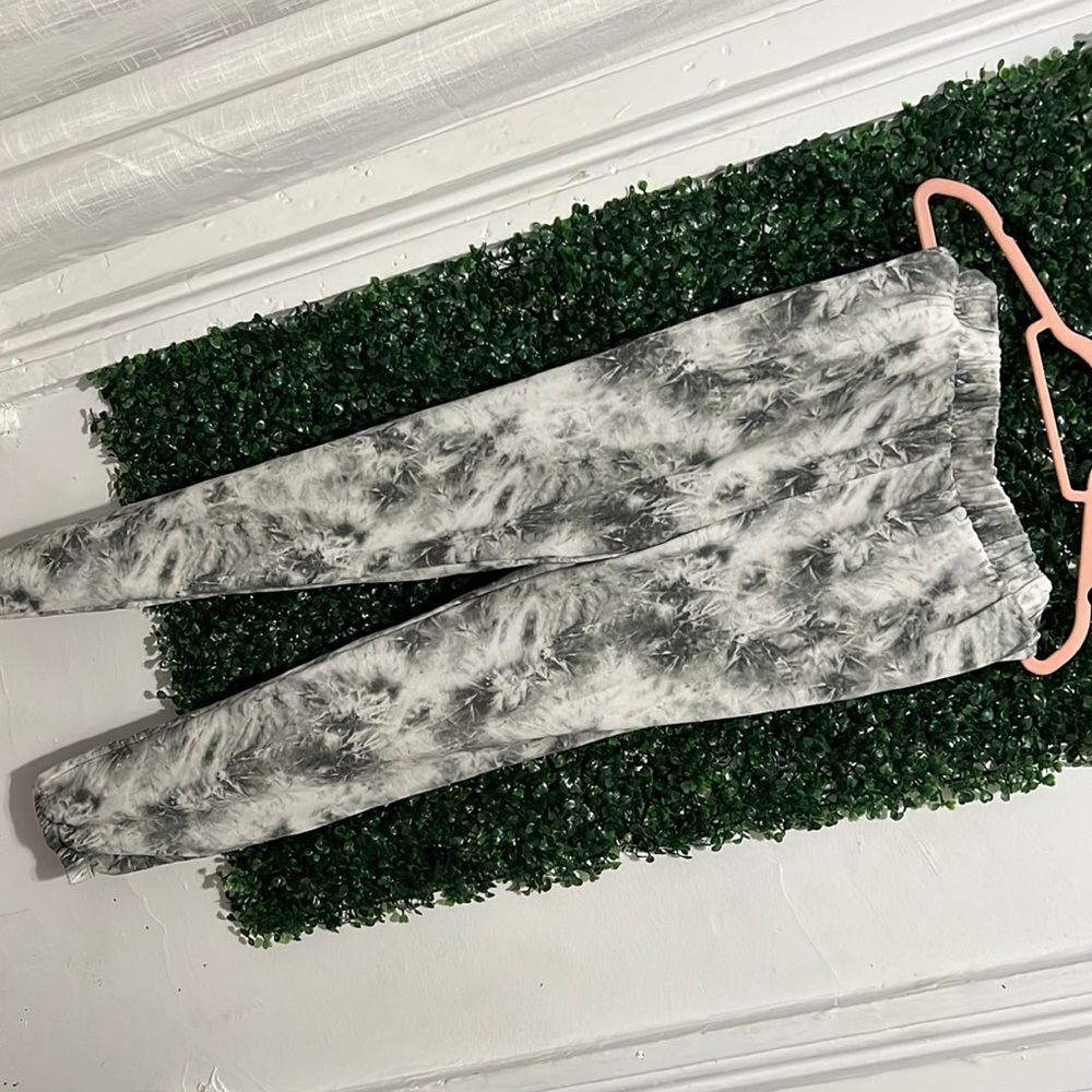 NEW! NEVER WORN! Pants/joggers, L, grey/white from AKIRA.
